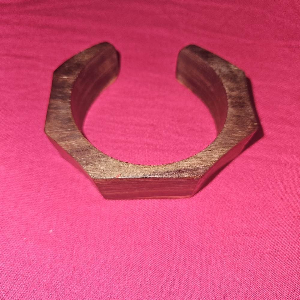 NWT WOOD 🪵 DESIGN BRACELET